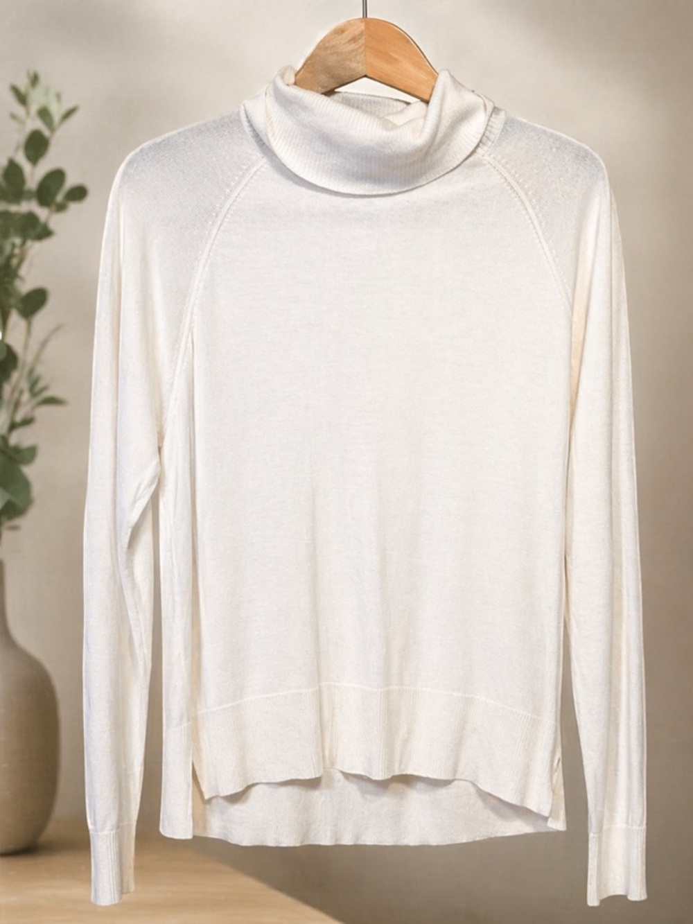 H&M Classic Cream Turtleneck Sweater - Women - Size Small - GUC